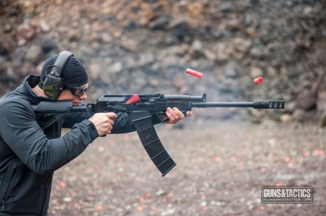 La mejor escopeta (no rifle) del mundo.
El Vepr 12 escopeta ha sido desarrollado como un competidor directo 50