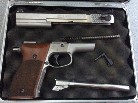 Vendo mi estupenda pistola Smith&Wesson 5906 Target Champion, con cañón de 6", fabricada por 52