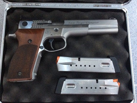 Vendo mi estupenda pistola Smith&Wesson 5906 Target Champion, con cañón de 6", fabricada por 60