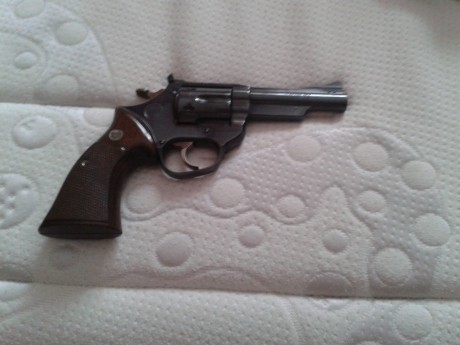REVOLVER EN PERFECTISIMO ESTADO 
4 Pulgadas
(ENVIO MAS  FOTOS)

-Cachas originales


ESTADO IMPECABLE 01