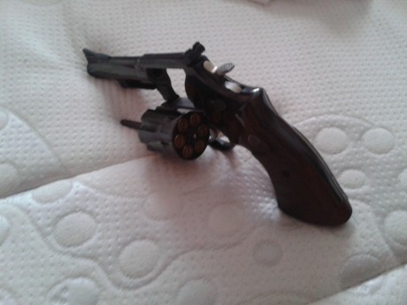REVOLVER EN PERFECTISIMO ESTADO 
4 Pulgadas
(ENVIO MAS  FOTOS)

-Cachas originales


ESTADO IMPECABLE 00
