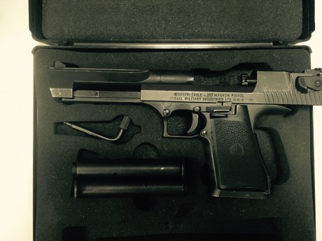 se vende muy a mi pesar este pisolón de la casa IMI , el arma se encuentra en  una armeria en Granada 01