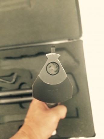 se vende muy a mi pesar este pisolón de la casa IMI , el arma se encuentra en  una armeria en Granada 00
