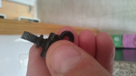 Buenas tardes,
¿como podría instalar un bípode en el agujero del tornillo que entra paralelo al cañón 120