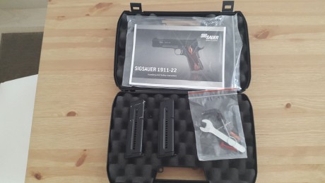Hola un amigo vende Sig-Sauer 1911-22, (calibre 22), está como nueva, precio 250 euros, más 20 de portes 10