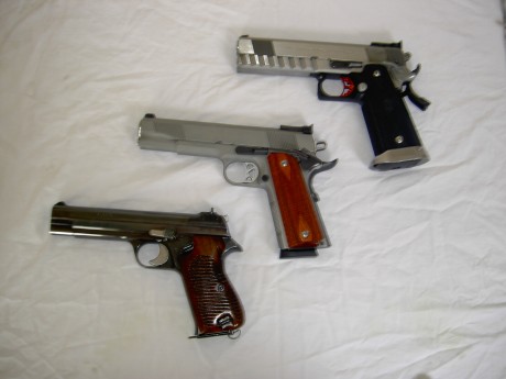 Sin lugar a dudas la pistola 9mm mas precisa de todos los tiempos es la SIG P210. Es imbatible en precisión 110