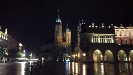 Hola, buenas a todos, os cuento, resulta que me voy un año a vivir a Cracovia , según tengo entendido 42