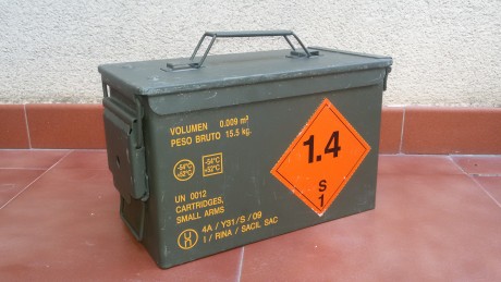 hola vendo estas estupendas cajas de munición para guardar armamento, material de airsoft o cualquier 12
