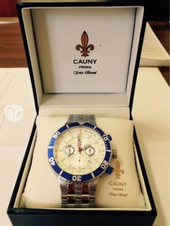 Hola a todos.

Tengo este reloj y la verdad es q no es muy de mi estilo. Además, para mi padre le resulta 01