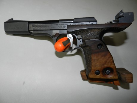 Vendo Unique des-69 22lr, una gran clásica en las canchas de tiro, cacha ortopédica, con dos contrapesos, 00