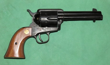 Hola, vendo el siguiente arma:

Revólver Chiappa Mod. 1873 Cal. .22. No ha tirado más de dos cajas de 01