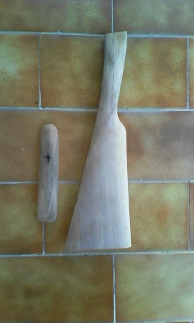 Hola,
Me he decidido en restaurar las maderas de una vieja paralela.
La he decapado  IMG_20150920_140659.jpg 01