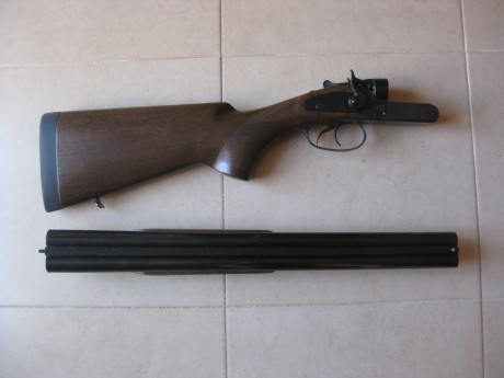  IMG_8679.JPG Escopeta paralela de perrillos, dos gatillos, calibre 12/70, cañón de 51 cm., largo total 20