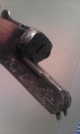 Hola,
Me he decidido en restaurar las maderas de una vieja paralela.
La he decapado  IMG_20150920_140659.jpg 70