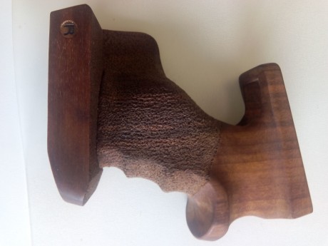 Buenas tardes.

Pongo en venta esta empuñadura que compre para las FAS607 que compre a un compañero del 01