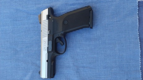 Cambio ruger SR9 por compacta de polímero o vendo por 200 euros. Esta guiada en A, tendrá unos 400 disparos. 00