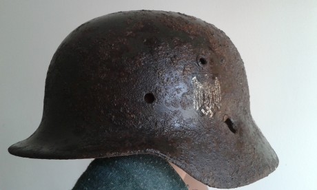 Vendo este casco m 35  de wermacht  con disparo 
estado de la foto 
precio 180 00