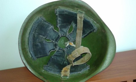 Vendo casco ruso  modelo sh 39  original -Utilizados durante guerra de finlandia  japon  y 2 gm 
estado 02
