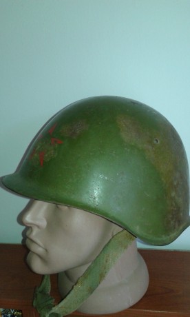 Vendo casco ruso  modelo sh 39  original -Utilizados durante guerra de finlandia  japon  y 2 gm 
estado 00