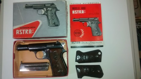 Vendo el siguiente conjunto:
- Astra 4000 Falcon calibre 9mm Corto, guiada en F, pavón original en buen 01