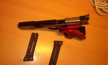 Vendo pistola para tiro olímpico calibre 22, Hammerli X-esse Sport, con muy poco uso y muy cuidada. Con 01