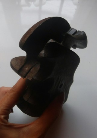 Se venden tres juegos de cachas anatomicas para revolver astra mach aunque puede que sirvan para algun 20