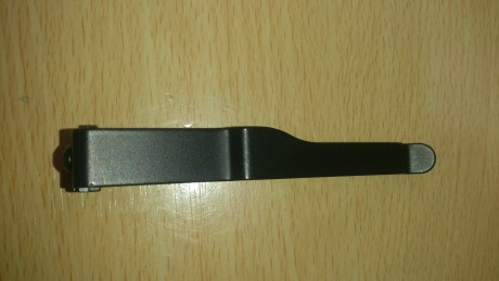 Buenas,

   Vendo clip TECHNA para pistolas glock. Accesorio para portar el arma cómodamente sin funda 01