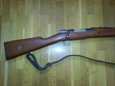 Vendo rifle Carl Gustav calibre 6´5x55. Esta fabricado en el año 1941.Tiene el cerrojo curvo y llevacubrepunto.
Su 02