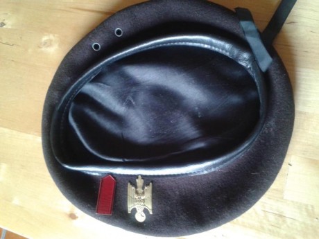 hoooola busco para comprar boinas militares y policiales españolas(solo españolas) y que sean modelos 150