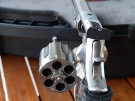 VENDO FANTÁSTICO REVOLVER SMITH & WESSON INOX MODELO 686 DE 4" 357/38 CON ALZA DE COMPETICIÓN, 10