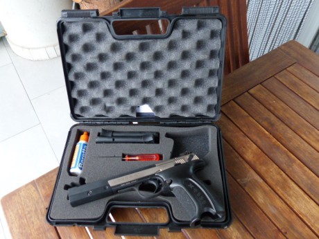 VENDO PISTOLA HAMMERLI X-ESSE LONG DE 5" CALIBRE 22LR MUY PRECISA EN PERFECTO ESTADO, VIENE CON SU 02