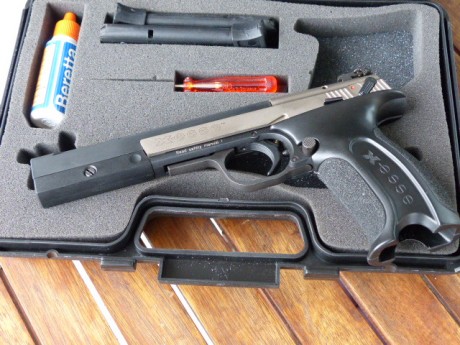 VENDO PISTOLA HAMMERLI X-ESSE LONG DE 5" CALIBRE 22LR MUY PRECISA EN PERFECTO ESTADO, VIENE CON SU 01