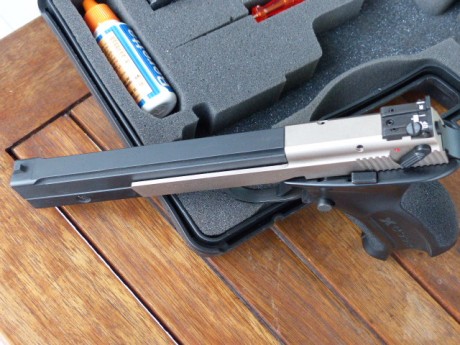 VENDO PISTOLA HAMMERLI X-ESSE LONG DE 5" CALIBRE 22LR MUY PRECISA EN PERFECTO ESTADO, VIENE CON SU 00