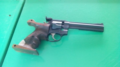 Buenas a todos,

Un amigo y compañero del Club me ha pedido que le ponga este anuncio.
Vende revolver 11