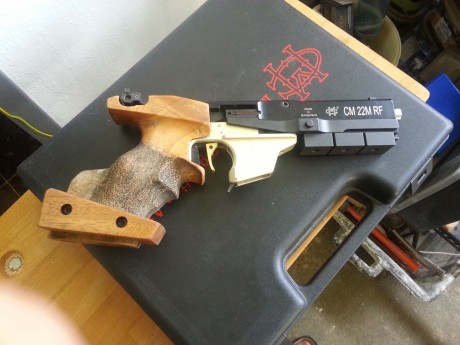 Hola a todos,  pongo a la venta mi Morini Cm22 RF. Poco que decir de esta pistola. En perfecto funcionamiento 01