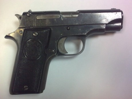 Nuevamente traigo al subforo una pistola STAR de la que desconozco el nombre e historia.

Si me podeis 40