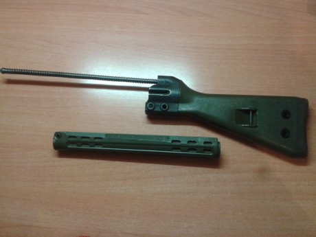 Pues eso compañeros , vendo la culata y el guardamanos verde, compre el arma de segunda mano y me vino 01