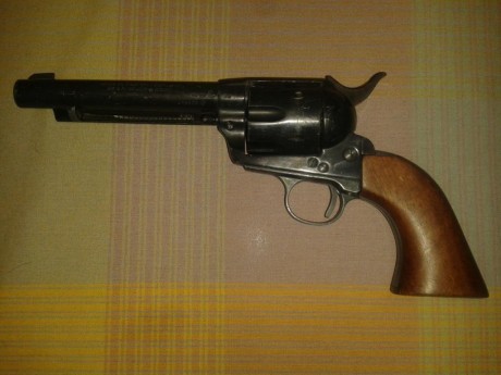 amigo mío más torpe que yo en esto de la informática vende este revolver
Calibre 22 LR
Marca SAUER AND 111