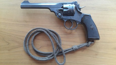 Hola a todos,

vendo un revólver Webley Mark VI de 1915 (de los primeros fabricados por numeración) en 00