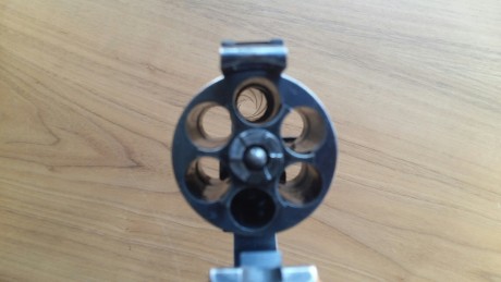 Hola a todos,

vendo un revólver Webley Mark VI de 1915 (de los primeros fabricados por numeración) en 32