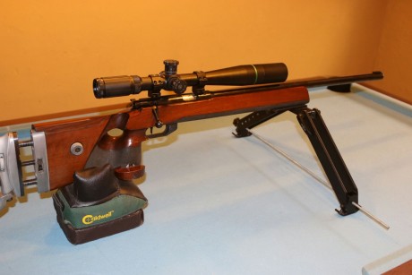 Extraordinaria carabina anschutz con culata 1813 y acción 54,  precision demostrable, participó en el 02