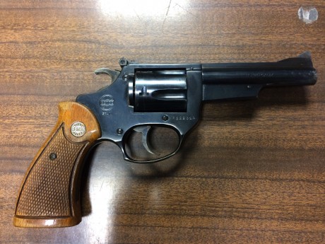 Muy buenas!!

Se vende otro revolver de otro compañero que tampoco lo usa para nada. En este caso es un 02