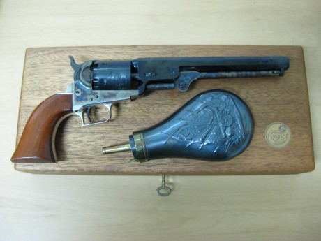 Hola a todos:
Pongo de nuevo a la venta mi magnífico Colt Navy 1851 Second Generation, auténtico Colt, 01