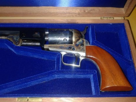 Hola a todos:
Pongo de nuevo a la venta mi magnífico Colt Navy 1851 Second Generation, auténtico Colt, 12