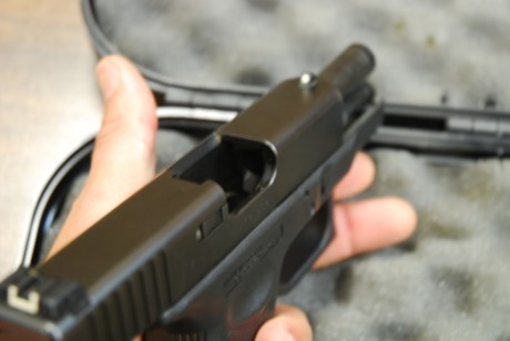 Bueno tras mucho meditarlo saco a la venta mi querida GLOCK 27 calibra .40 S&W, igual tamaño que la 12