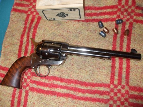 Buenos días, pongo a la venta un revolver Pietta en calibre .45 LC con cañòn de 7-1/2 en acabado nickelado 12