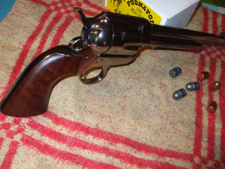 Buenos días, pongo a la venta un revolver Pietta en calibre .45 LC con cañòn de 7-1/2 en acabado nickelado 11