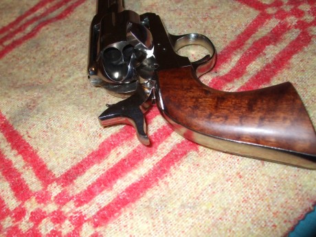 Buenos días, pongo a la venta un revolver Pietta en calibre .45 LC con cañòn de 7-1/2 en acabado nickelado 10