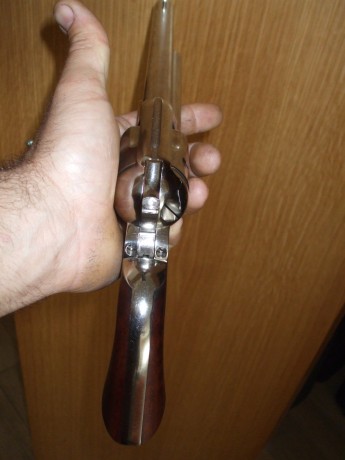 Buenos días, pongo a la venta un revolver Pietta en calibre .45 LC con cañòn de 7-1/2 en acabado nickelado 21