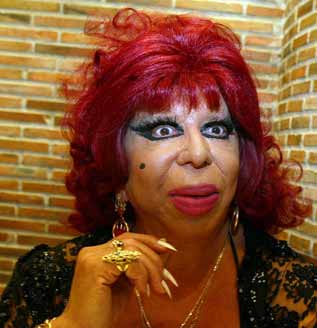 Busco pareja estable (femenina) para esta noche, 35-45 años, curvilínea morena tipo Vicky Martín Berrocal 10